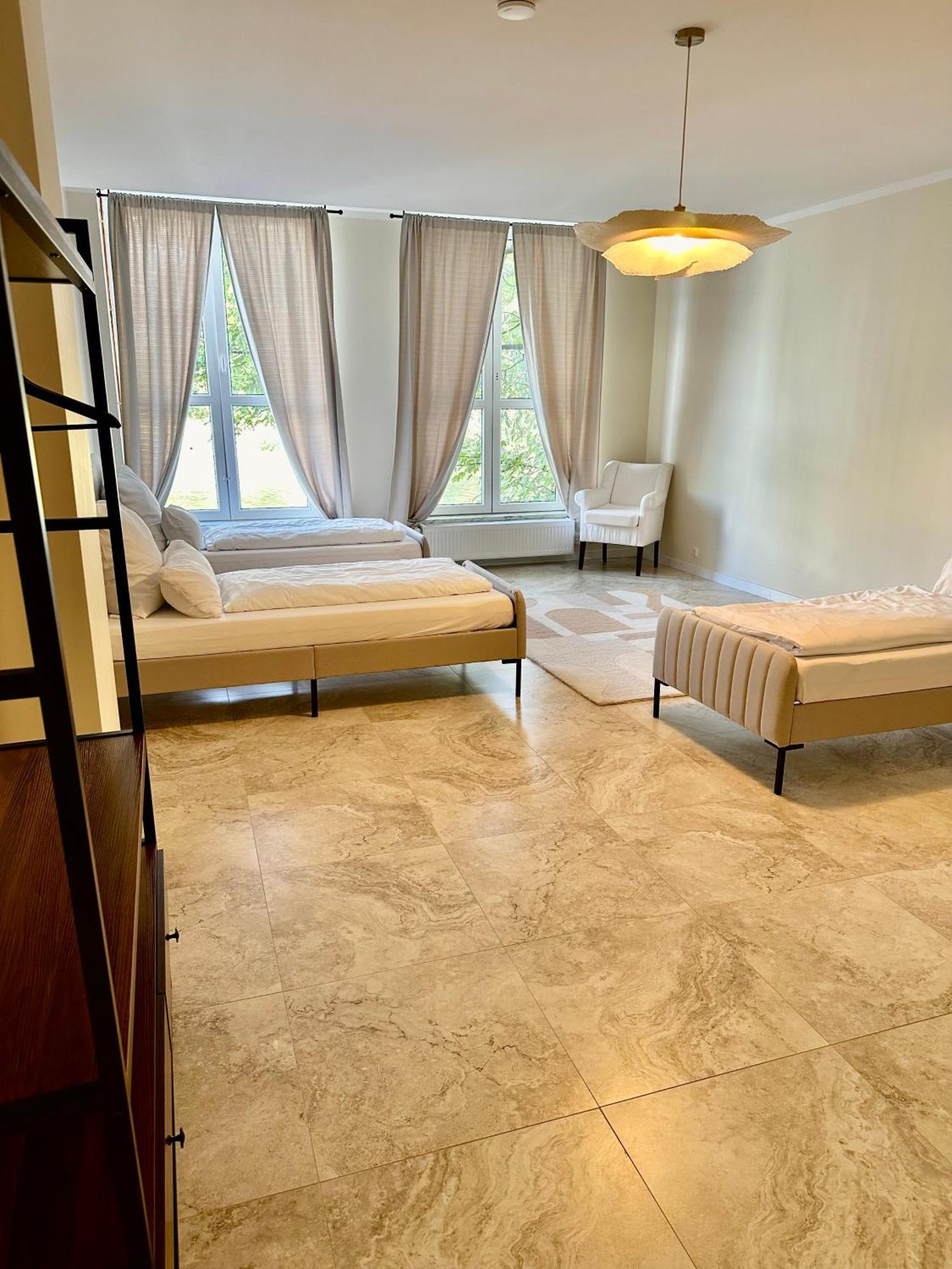 Sanierte 5 Luxus Standard Auf 350qm Appartamento
